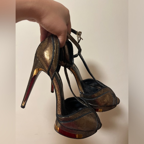 BCBGMaxazria FLORRIE BRONZE METALLIC LEATHER T STRAP HEELS Size  7 1/2 - Picture 2 of 6